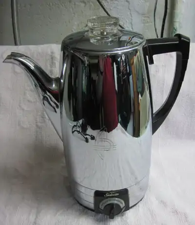 1950's chrome coffee maker in excellent working condition. model ap10, ten cup cash and pick up