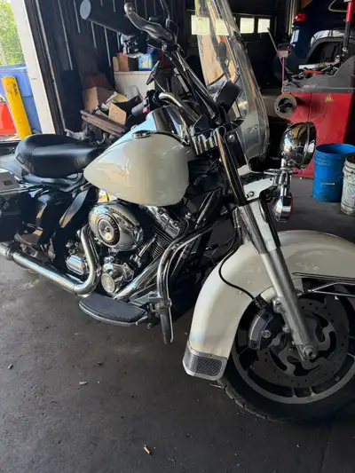 J’ai une Moto Harley Davidson FLHP 2011 seulement 53,000km acheter dans un encan remporté sur une mi...