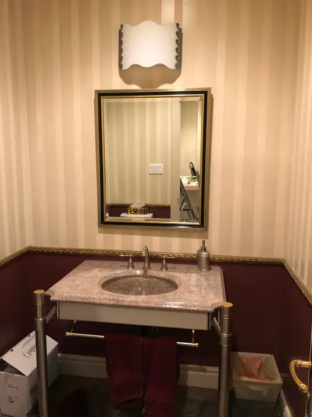 Kohler 2- legged sink in Plumbing, Sinks, Toilets & Showers in City of Toronto - Image 4