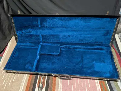 Vintage Bass Guitar Hard Shell Case Dan Armstrong / Rickenbacker, View more