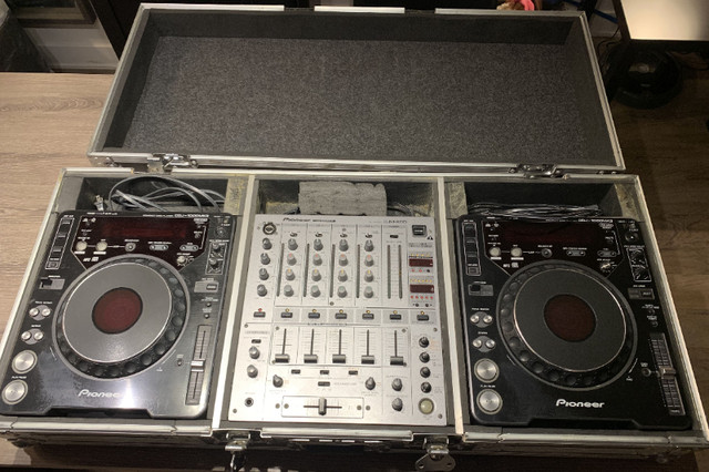 DJ Equipment - Pioneer CDJ mk3 1000, DJM 600, Odyssey Road Case dans Équipement pour DJ et sonorisation  à Ville de Montréal