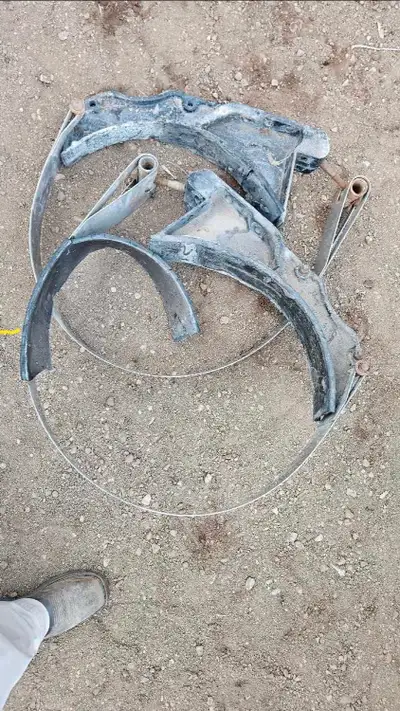 Fuel tank holders of freightliner classic 2007