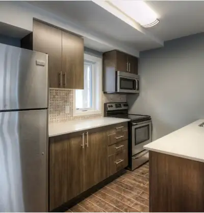 MODERN 1 BED. STACKED TOWN avail Aug 1