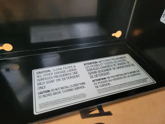 Hood Vent (from new build) - Air King brand above stove ($100) in Other in Ottawa - Image 6