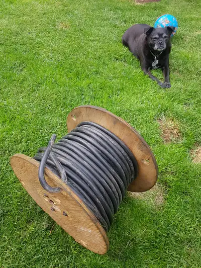 233 feet ,71 m, 4/0 RW90, 19 strand, stranded copper wire dusty from storage but unused, like new ....