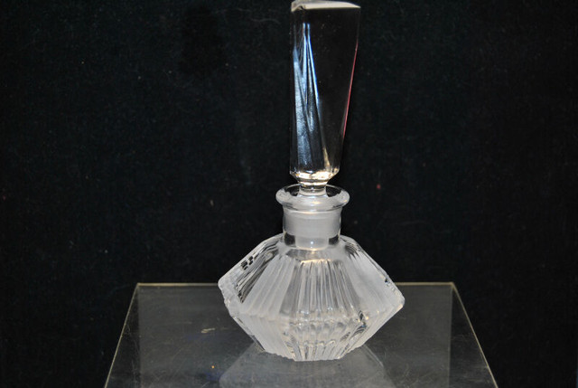 Elegant Bohemia 5" Lead Crystal Perfume Bottle w/ Topper in Arts & Collectibles in Vancouver
