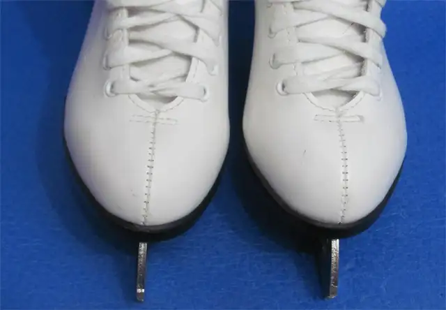 New CCM Skates Size-9 (Inner length 25cm/10'') Dwight in Skates & Blades in Muskoka - Image 5