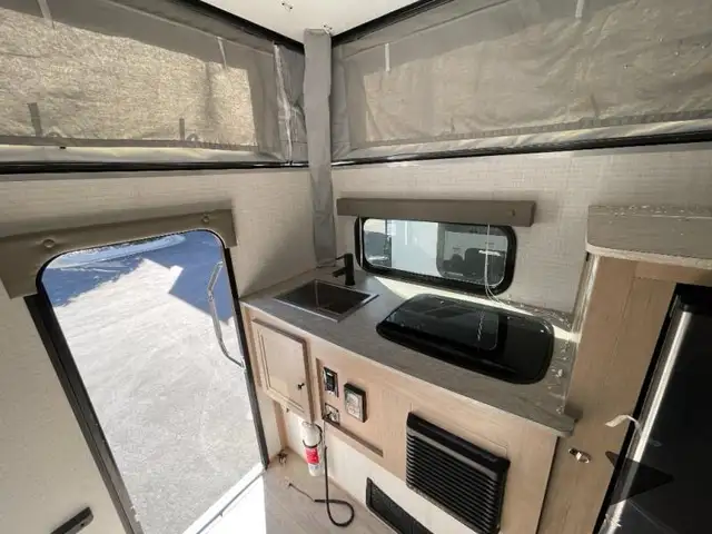 2025 Palomino truck camper SS-550 in RVs & Motorhomes in Québec City - Image 5