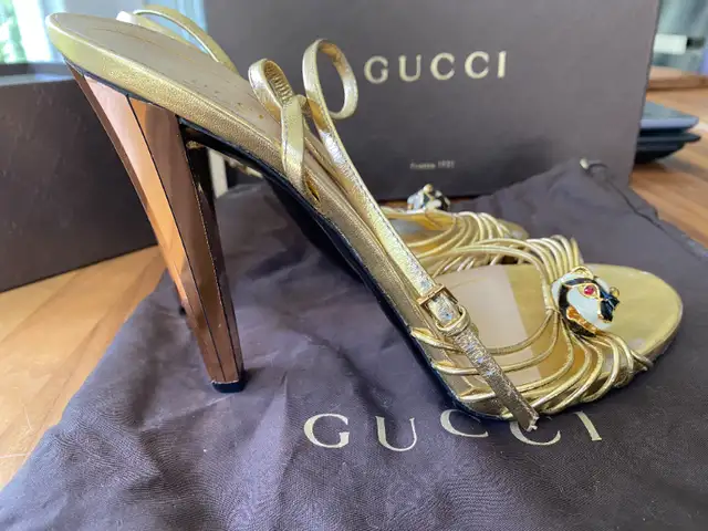 Sandales chics avec tigres en émail de marque Gucci in Women's - Shoes in Granby - Image 2