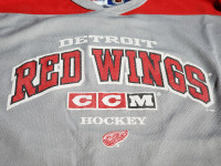 Pre owned CCM maska Detroit Red wings practice jesey mens XL