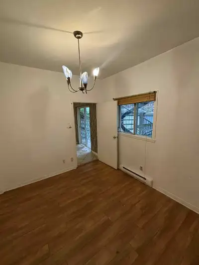 Chambres a louer dans 8 et demi rénové à cartieville sur boulevard laurentien, le prix varie de 525$...