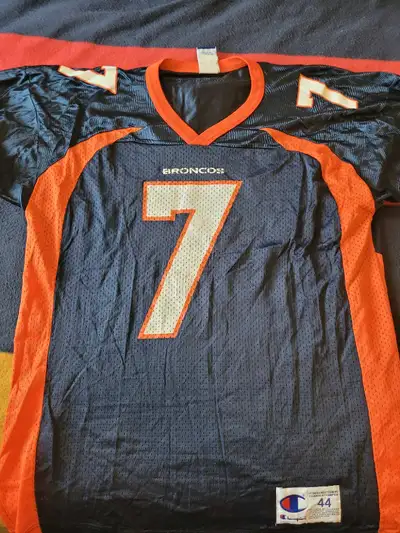 Vintage Denver Broncos #7 John Elway size 44 good condition text Brian 519 276 9480