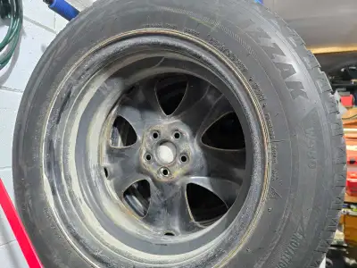These pre-owned Bridgestone Blizzak WS80 winter tires, size 225/60R17, are ready to provide reliable...
