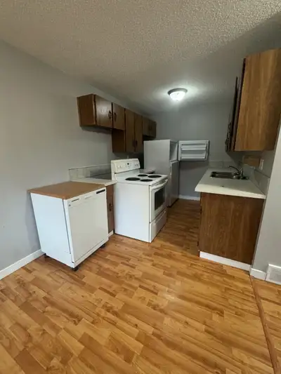 UPPER/LOWER SUITE 4 PLEX AVAILABLE AUGUST 1