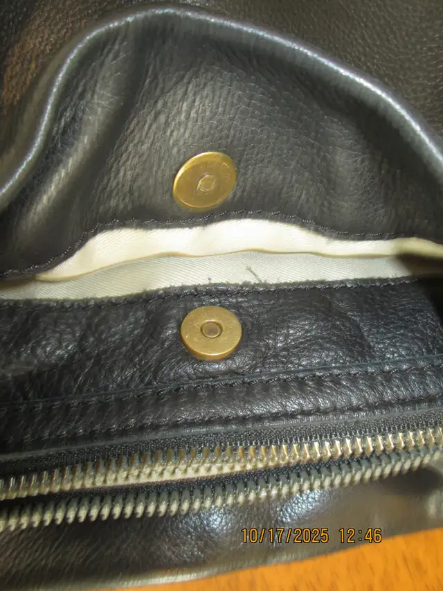 AMERICAN  LEATHER CO, Black Leather Purse in Women's - Bags & Wallets in Kingston - Image 11