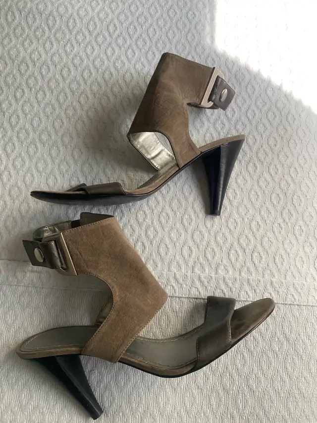 women's high heel shoes in assortment in Women's - Shoes in Lethbridge - Image 3