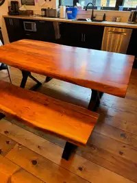 Wazo Live Edge table with 2 benches 