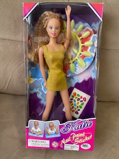 1999 Barbie Doll Plus dans Art et objets de collection  à Région de Mississauga/Peel - Image 3