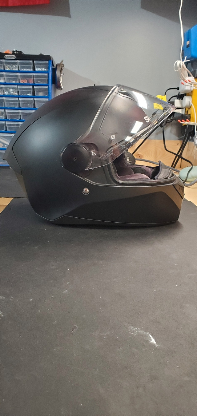 Shark D-Skwal Motorcycle Helmet in Other in Annapolis Valley - Image 2