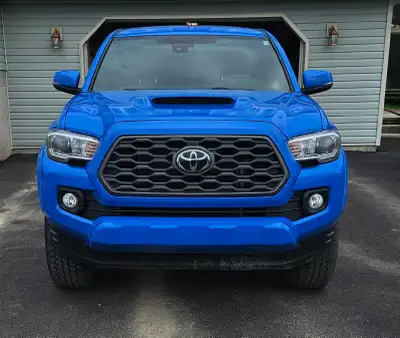 2021 Toyota Tacoma 4x4 – Clean & Well Maintained 148,000 km • Automatic • 4x4 • 6-foot box Reliable...