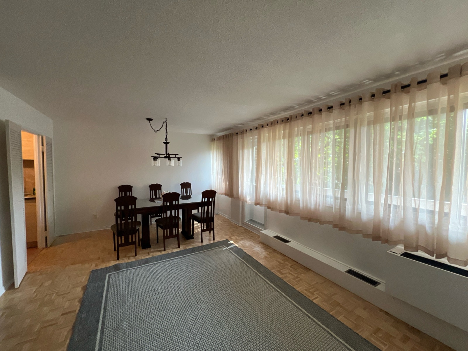 Condo de Luxe 3 1/2 830p.ca, MEUBLÉ à louer, 1188+charge — photo 3