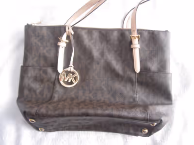 J'ai les sacs que j'ai jamais porte ou tres peu $80-$100/chq