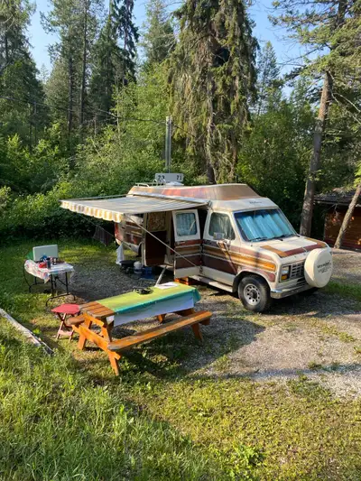 This classic, used Ford VanAmera campervan is the perfect companion for your next road trip adventur...