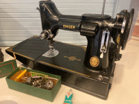 Vintage Working Featherweight Singer Sewing Machine. Antique