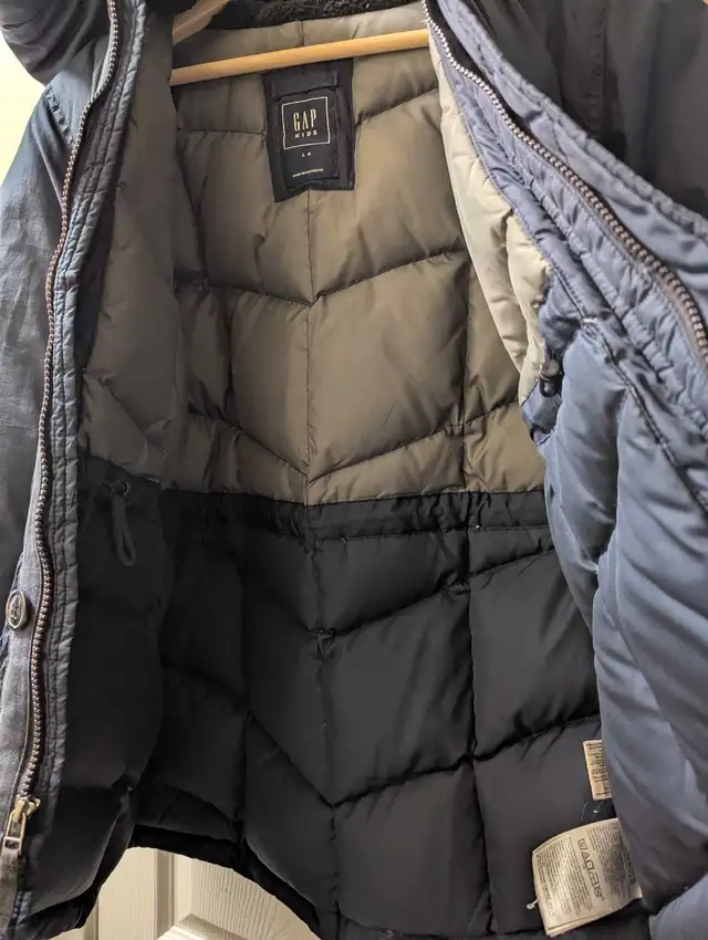 Gap down winter jacket for kids unisex size Large in Kids & Youth in City of Toronto - Image 5