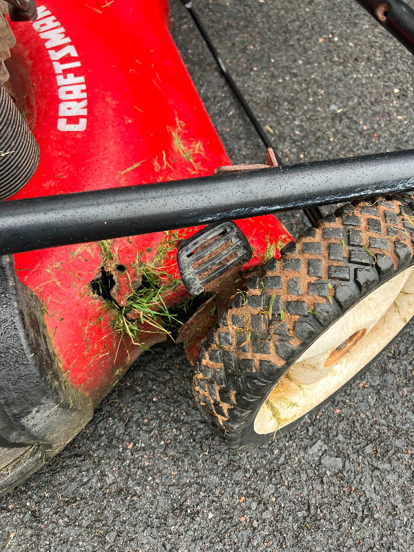 6.75 HP Briggs & Stratton lawn mower body is rusted Sold PPU