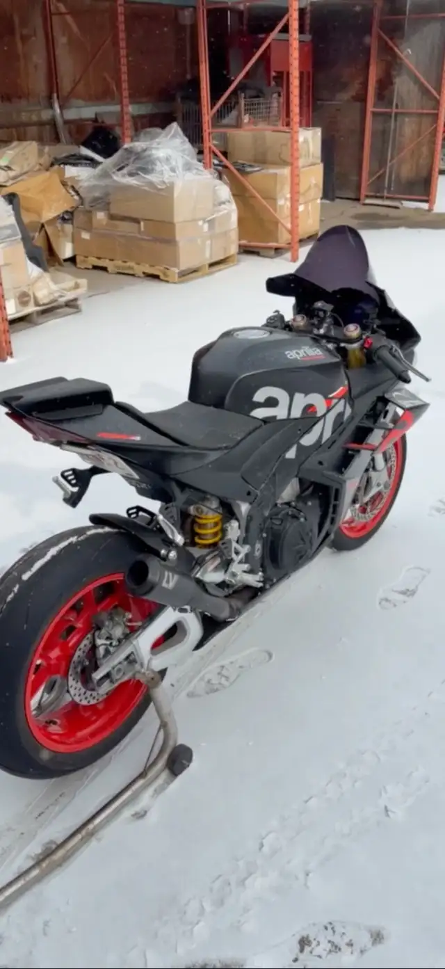 2024 Aprilia RSV4 in Sport Bikes in St. Albert - Image 5