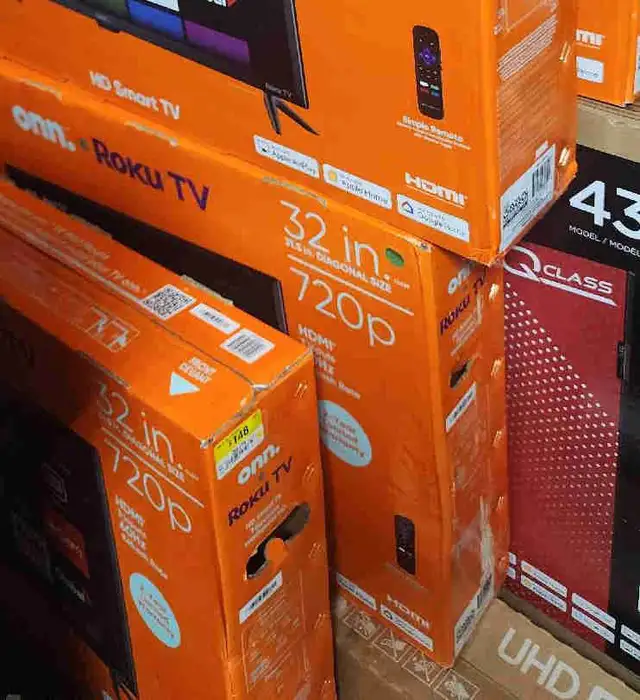 ON SALE 32 INCH 720p ROKU SMART TV's