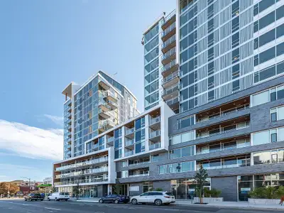 Centrally located, 1 bed 2nd floor condo unit in Downtown
