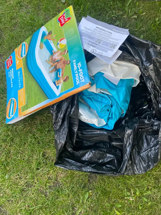 10’ SWIMMING BLOW-UP POOL  in Hot Tubs & Pools in Edmonton - Image 3