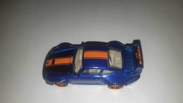 Porsche 993 GT2 loose Hot Wheels Showroom 2016 in Toys & Games in Guelph - Image 3