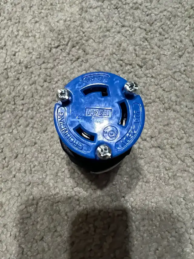 Eaton Heavy Duty Nylon Locking Connector - 30- Amps-250-V for RV in Electrical in Gatineau - Image 5