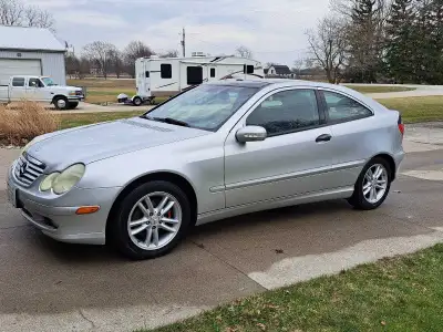 Summer driven Mercedes C230 in exceptional shape. 134,900 kilometers. Estate sale. Will be sold safe...
