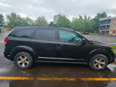 Dodge journey 2010 en très bon état à vendre. SUV confortable, spacieuse et idéale pour les familles...