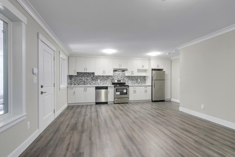 white rock new 3 bedroom 2 washroom basement theatre room + bar Long