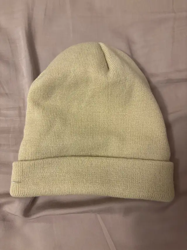 Winter Hat/Beanie  in Men's in Oakville / Halton Region - Image 3