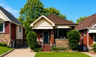 Live in one of Hamilton's most sought-after neighbourhoods! Nestled in the heart of the Delta, this...