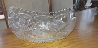 Beautiful vintage pinwheel crystal 6 by 9 by 6 " vase, View more