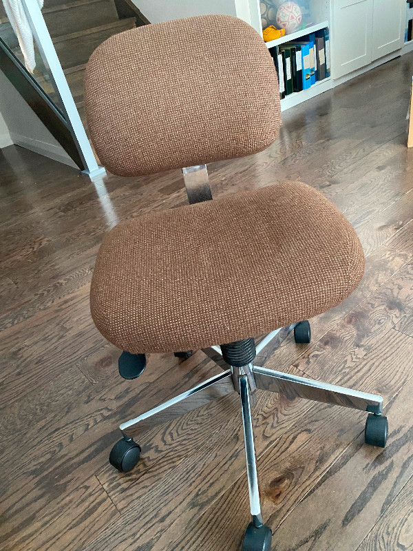 Desk chair in Chairs & Recliners in Owen Sound