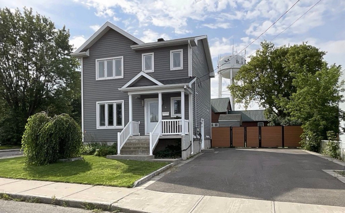 Maison familiale à vendre - Beauharnois — photo 1