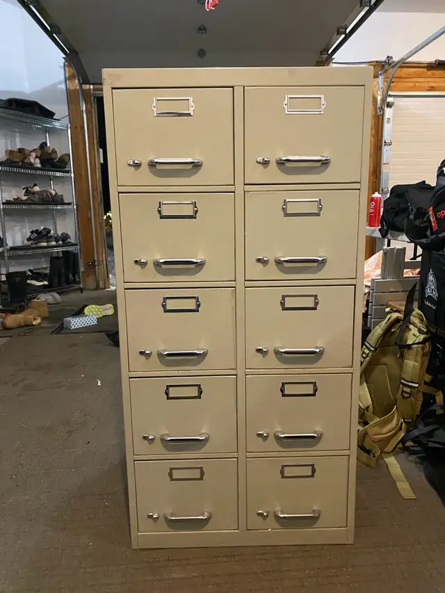 Metal filing cabinet  in Free Stuff in Ottawa - Image 5