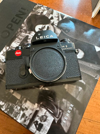 Leica R3 film camera