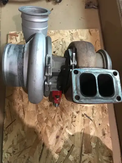 Borg Warner turbo that was part of a T6 conversion on an ISX VGT delete. Was told it was rebuilt but...