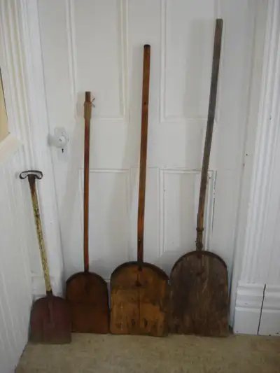 Pelles en bois à partir de 35$ chaque. Chaudière d'eau d'érable différentes à partir de 4$ chaque Tr...