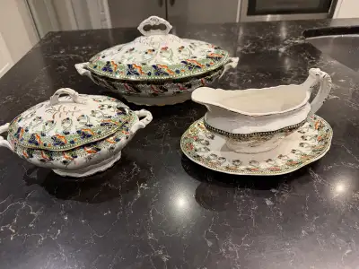 Beautiful and unique pattern set of tureens and gravy boat. Named Perfecto, made by Dunn Bennett - i...