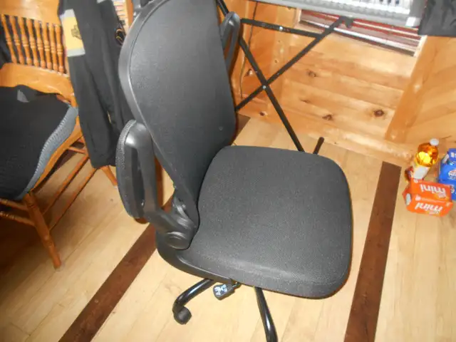 BRAND NEW ERGONOMIC COMPUTER/ OFFICE CHAIR in Chairs & Recliners in Cape Breton - Image 3